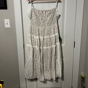 White off the shoulder sleeve dress